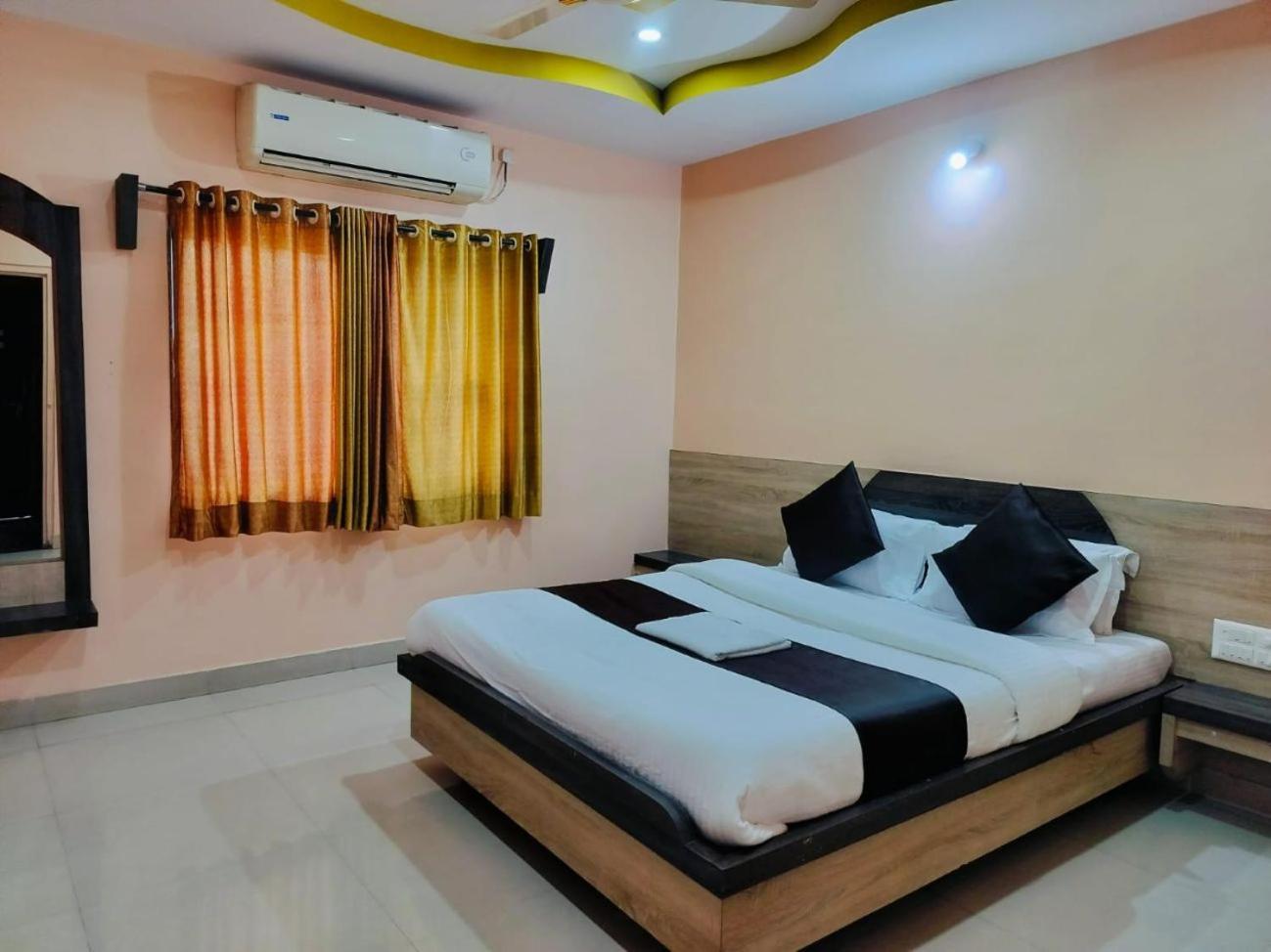 Hotel Sachidanand Shirdi Exterior photo